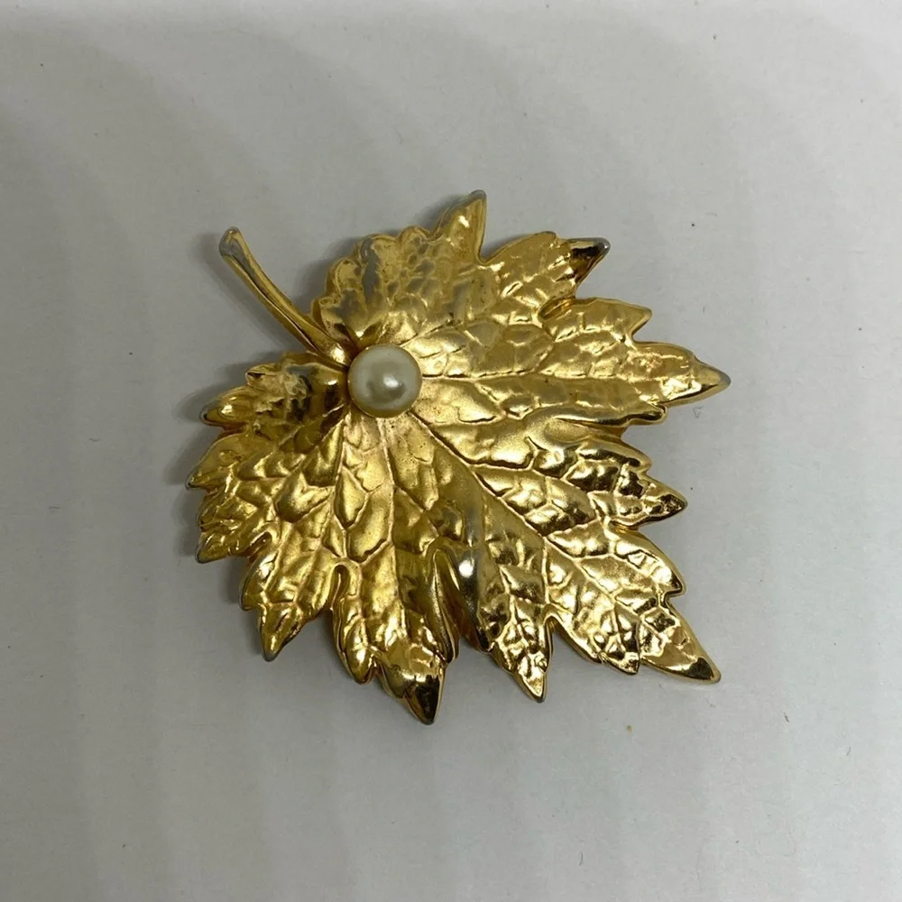 Vintage Napier Leaf Brooch​ - Picture 3 of 8